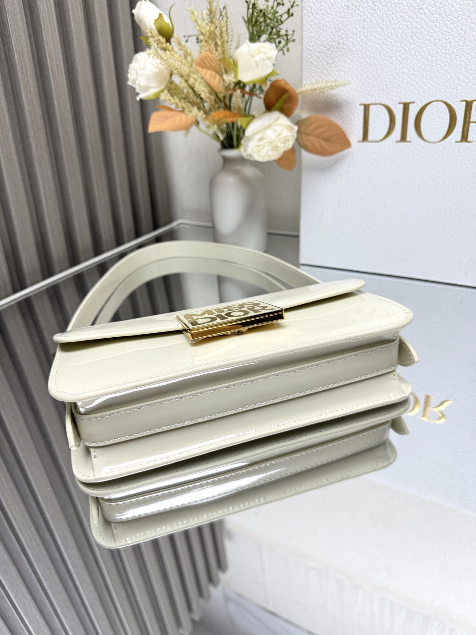 D*or miss D*or flap bag 22 x 11 x 6 cm(patent calfskin)