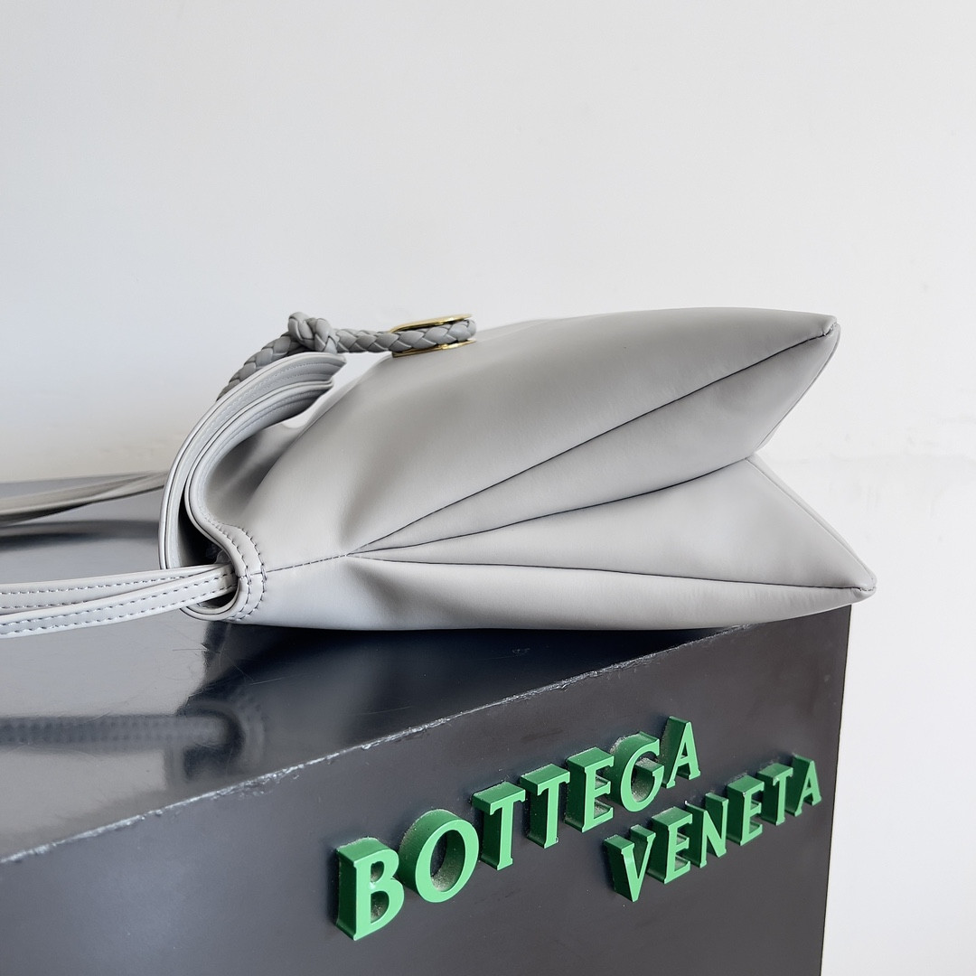 bo*te*ga Ve*ne*ta liberta 23 x 35 x 6cm