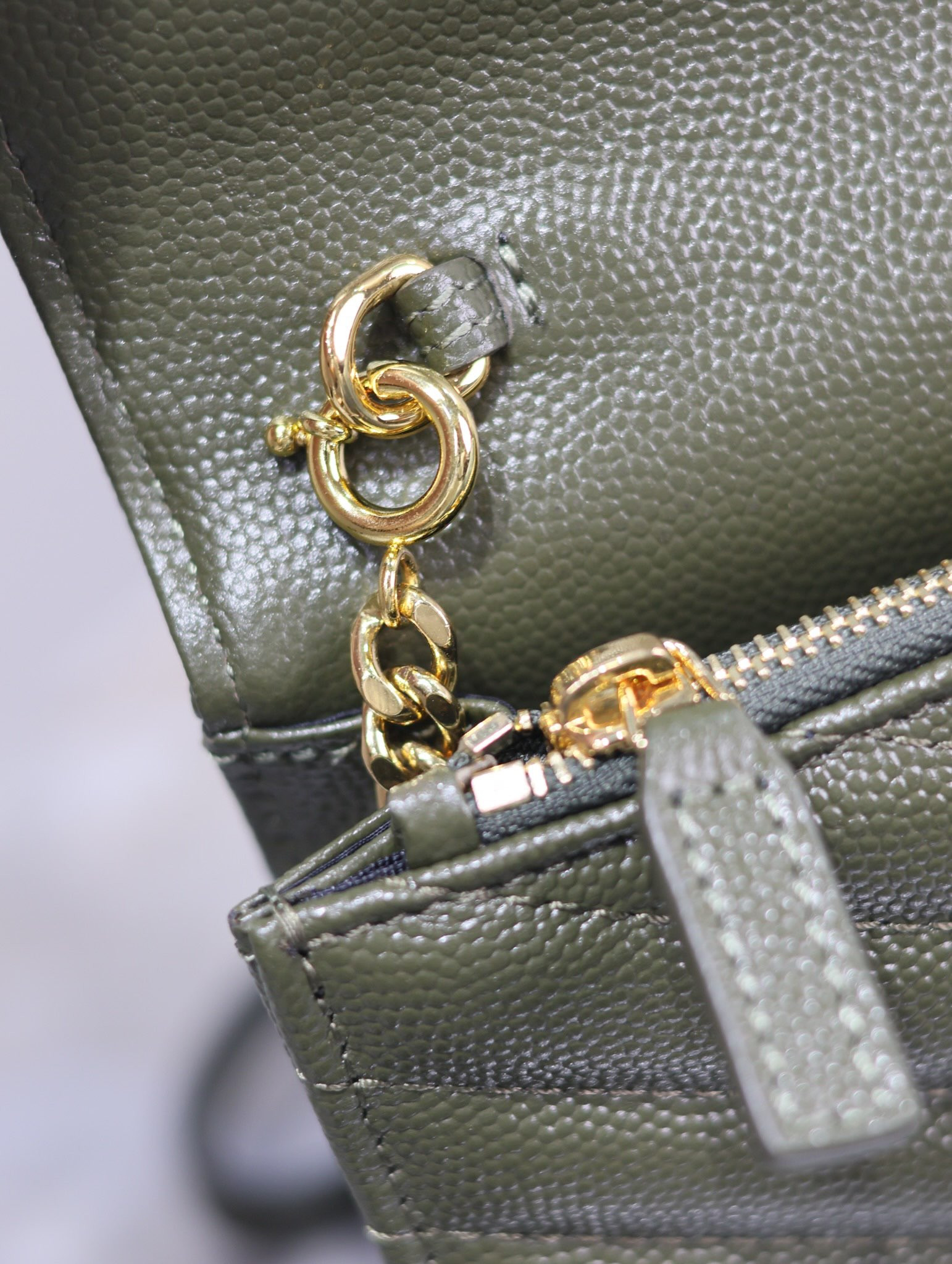 Y*L cassandra woc envelope chain wallet in grained poudre leather 19 x 12.5 x 3.5 cm