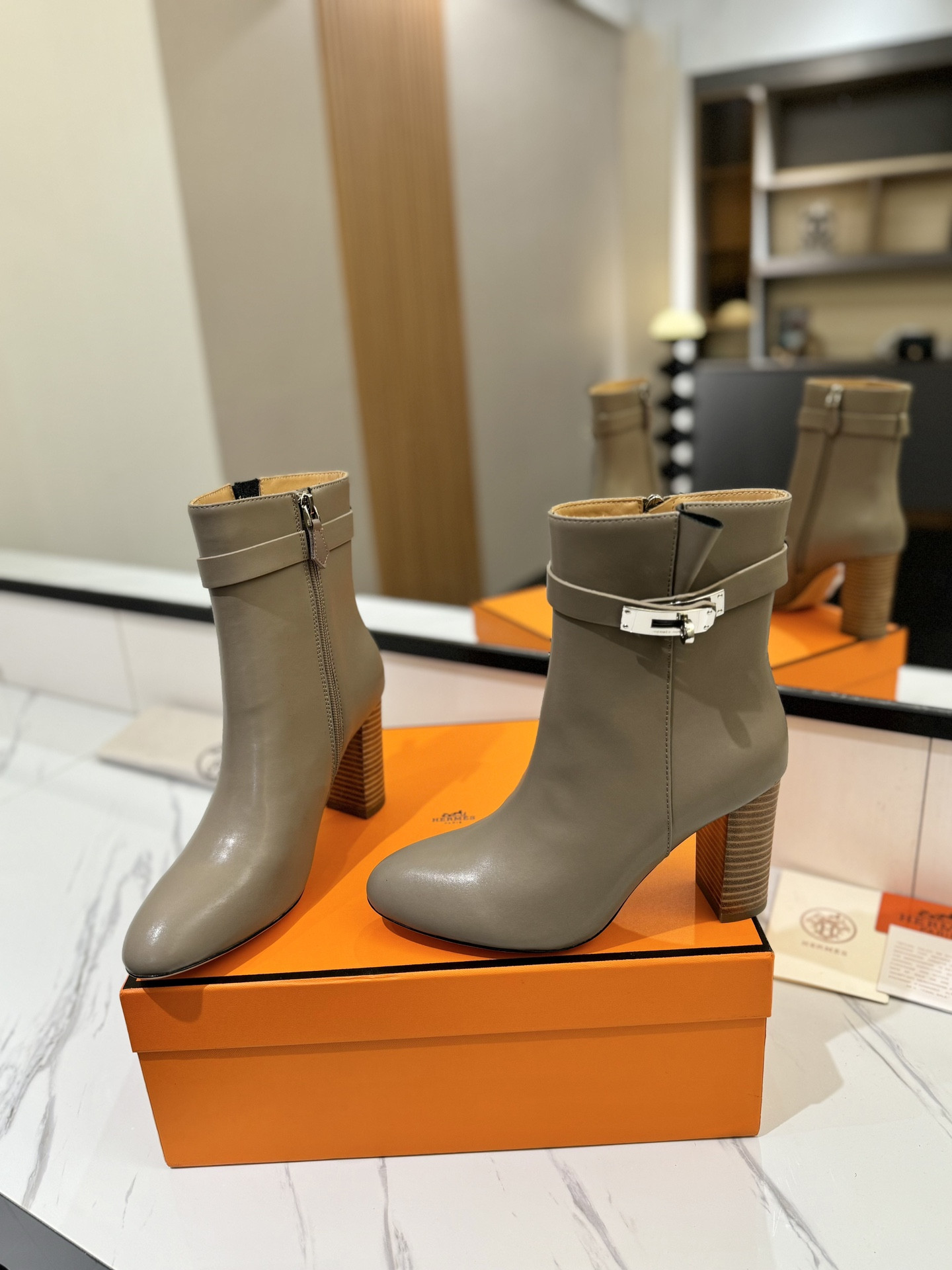 ua H**me5 kelly jumping boots