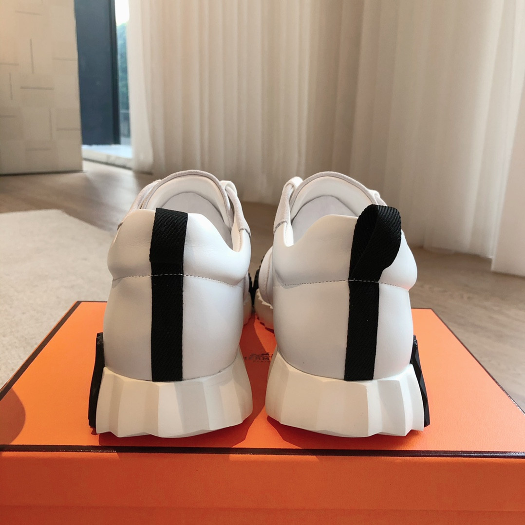ua H**me5 bouncing sneaker