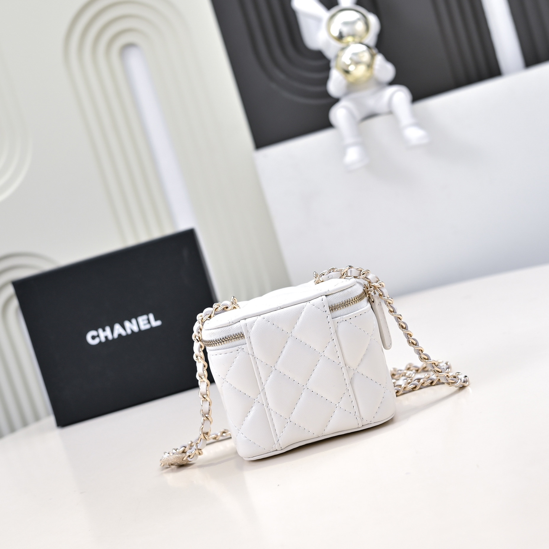 Ch*el small vanity with chain 8.5x11x7cm