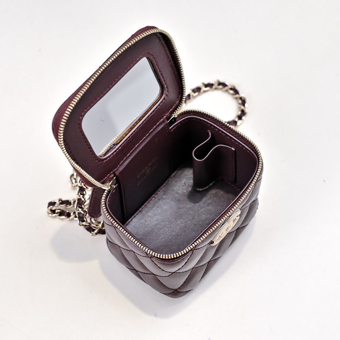 Ch*el small vanity with chain 8.5x11x7cm
