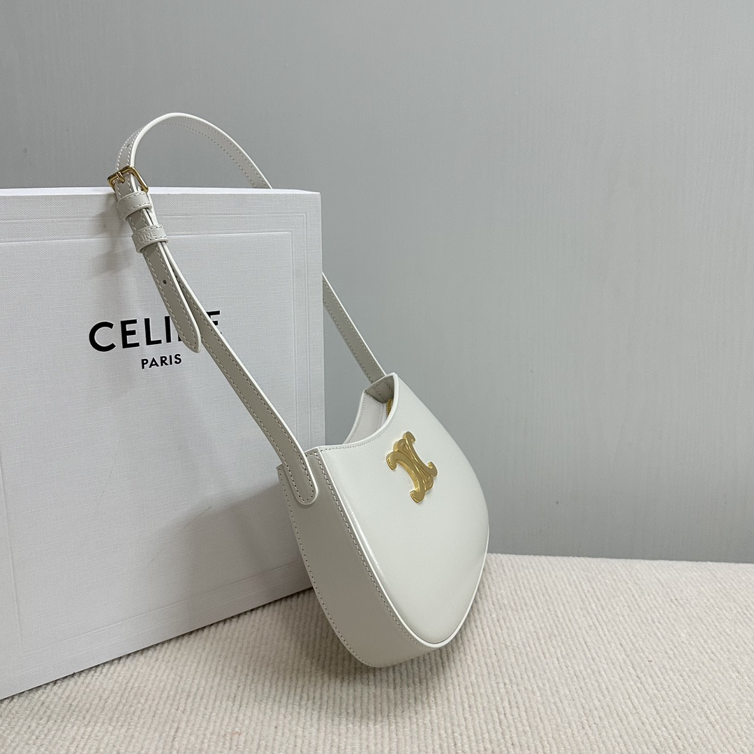 Ce**e medium tilly bag in shiny calfskin 22x13.5x4cm