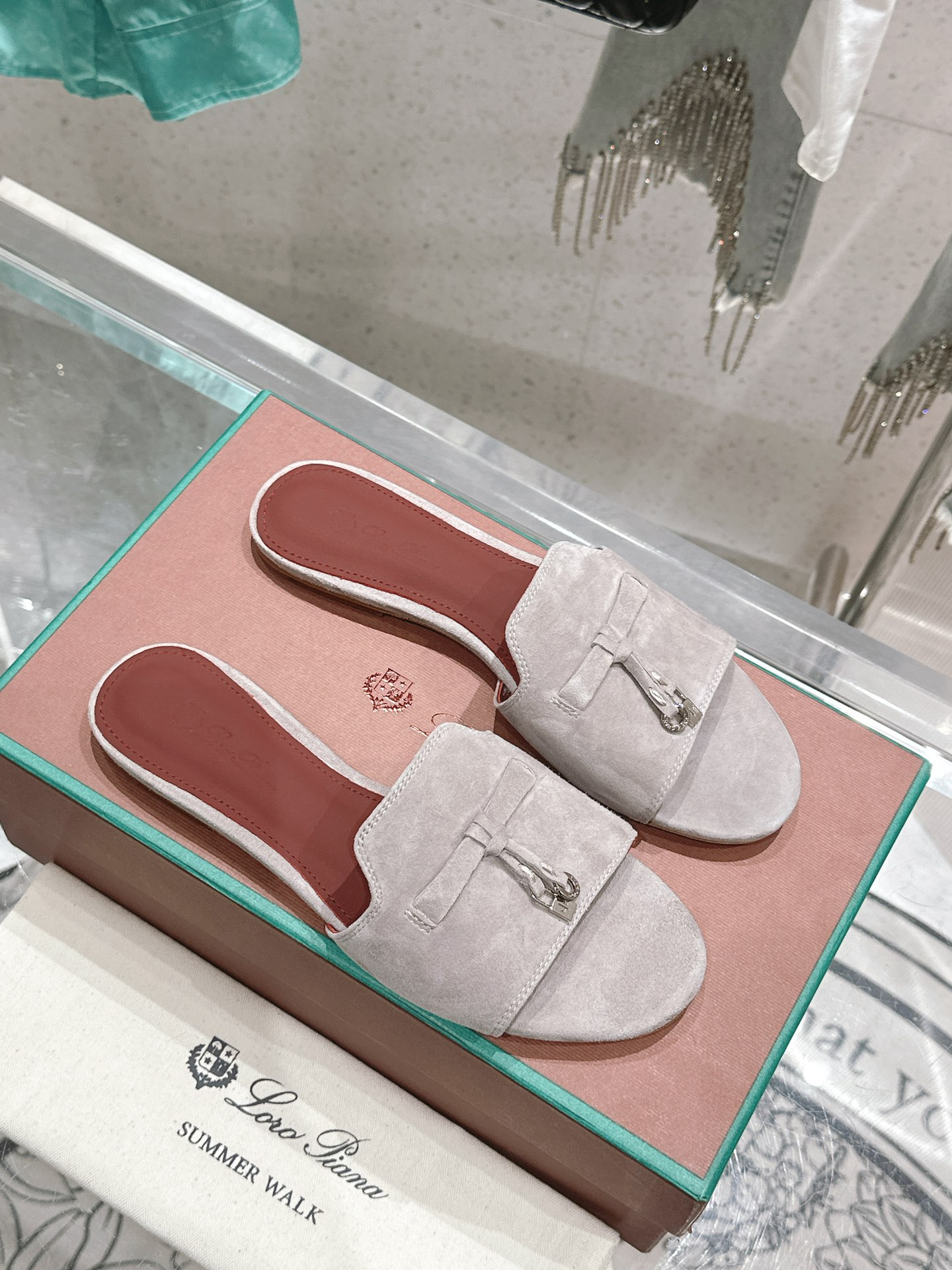 ua L**o p*ana summer charms sandal