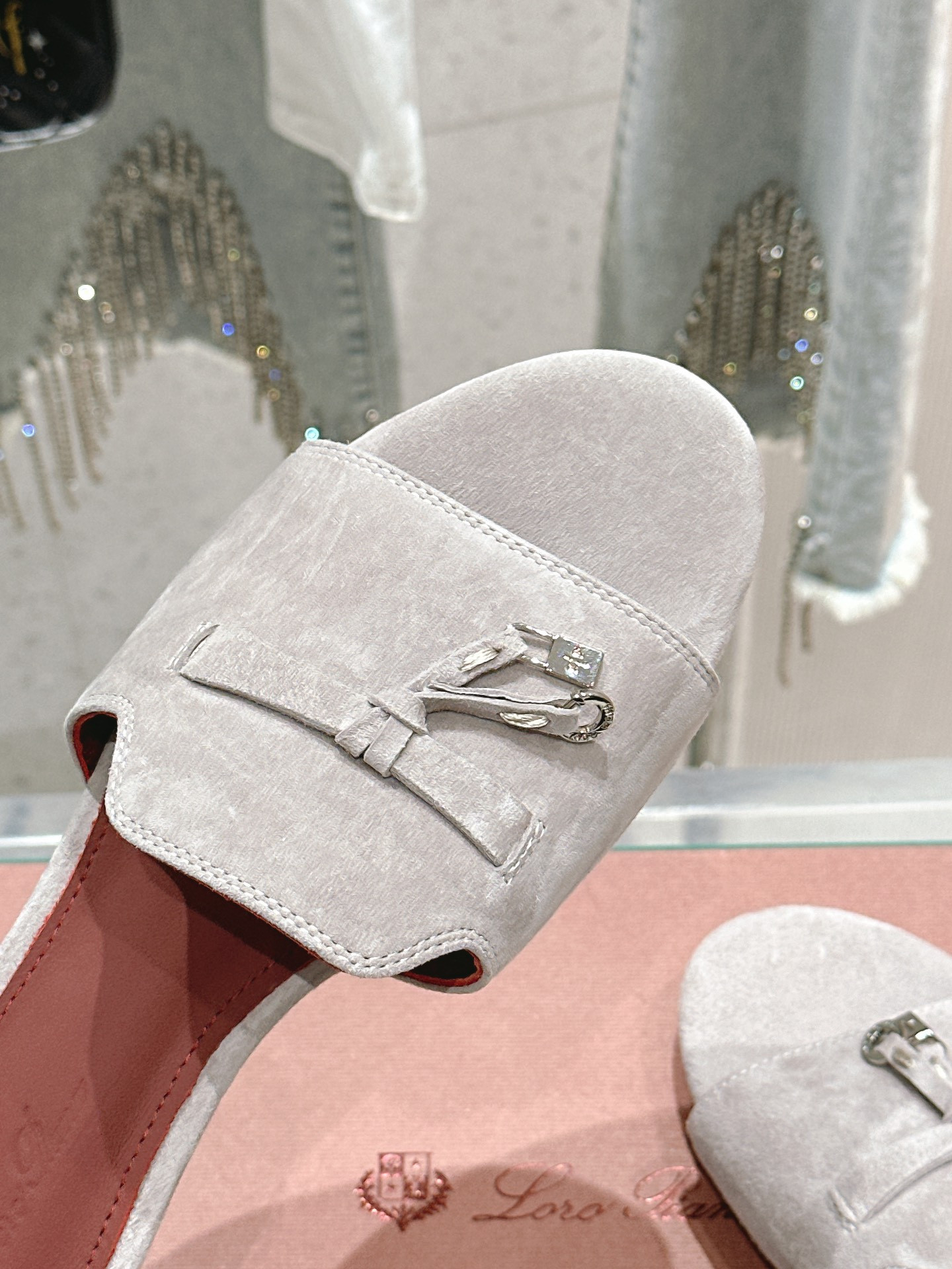 ua L**o p*ana summer charms sandal