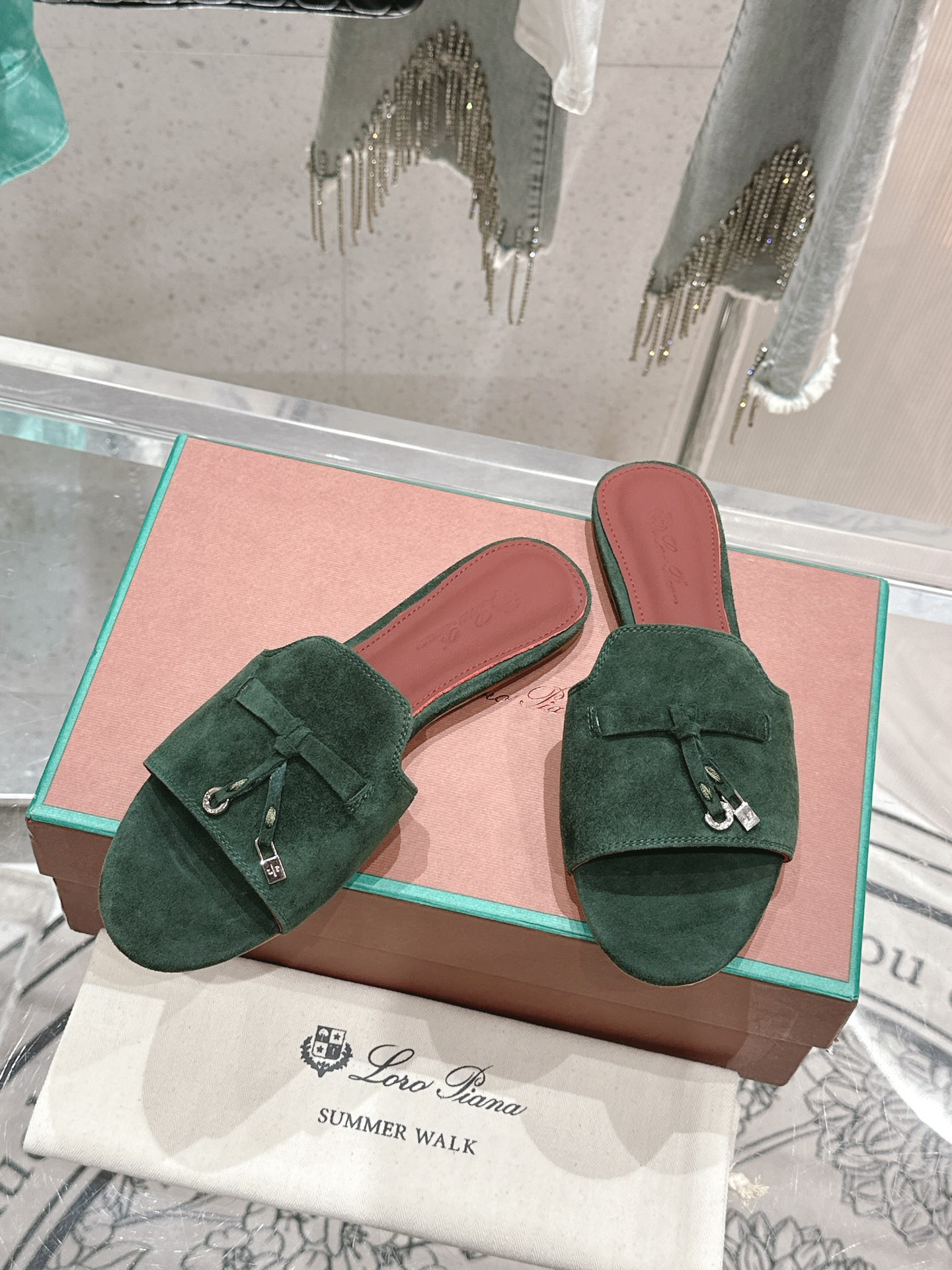 ua L**o p*ana summer charms sandal