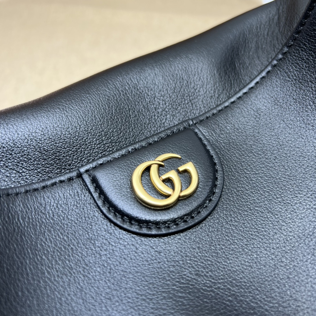 G*u*i diana medium shoulder bag 30x23x6.5cm