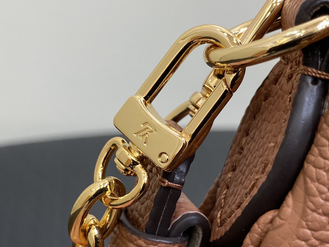 LV Liv Pochette M11916  24.3×13.5×6.5cm
