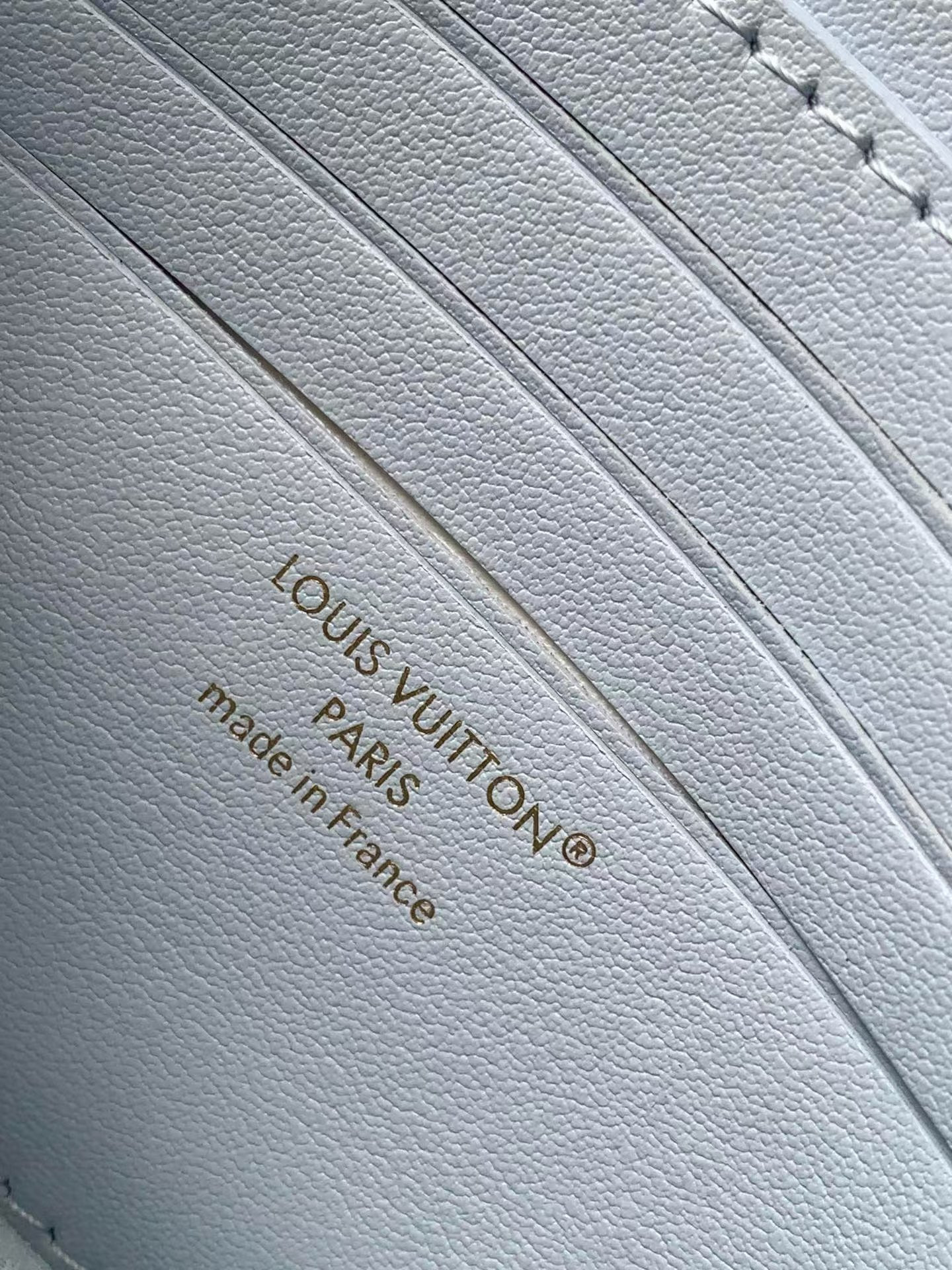 LV Wallet On Chain LV Bloom M14547 20x11.5x4cm