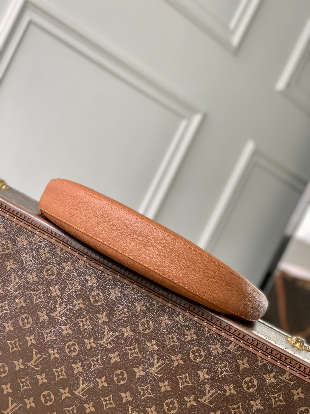 LV Low Key Cookie MM M14642 32x26x5cm