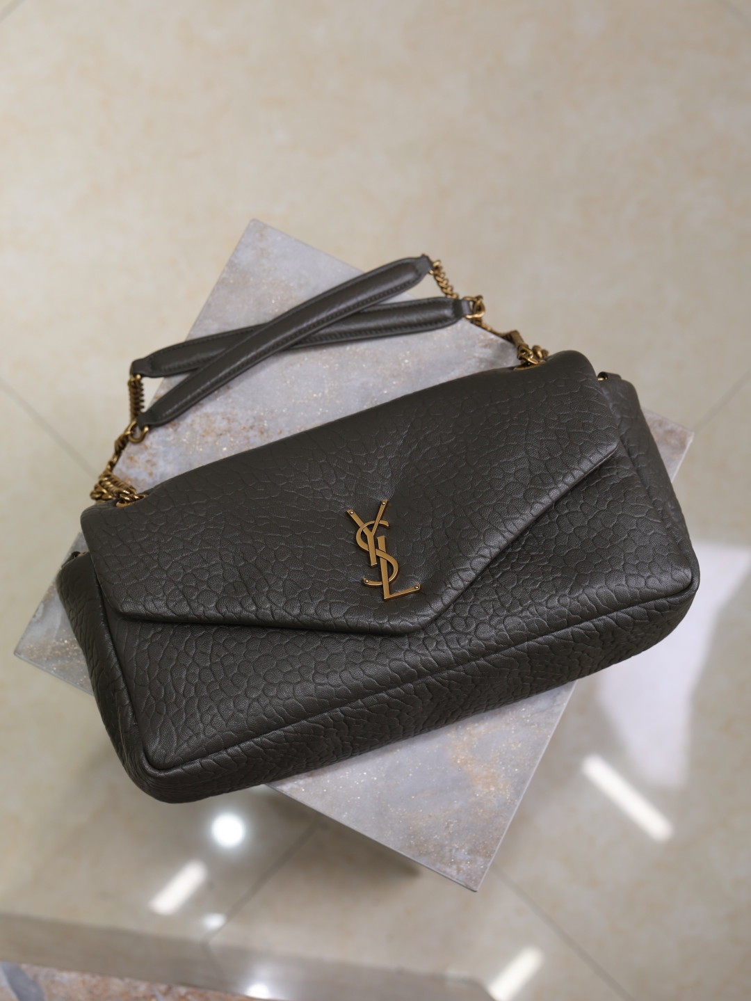 Y*L calypso medium in grained lambskin 800916 30x15x7.5cm