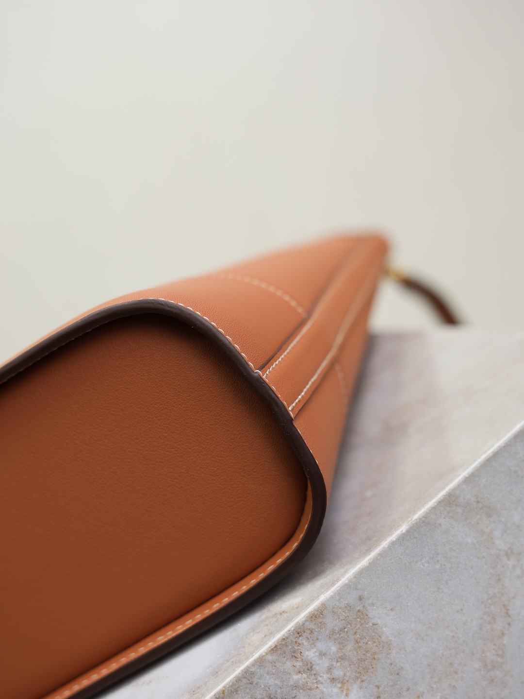 Y*L y small bucket in leather 23x29.5x3-8.5cm