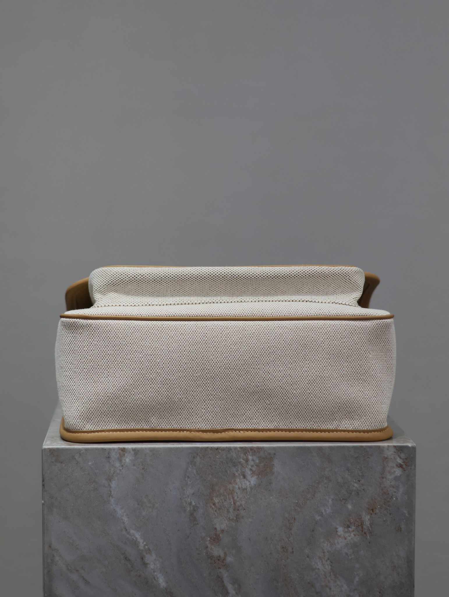 Y*L niki medium in calfskin cotton and linen 28x20x8.5cm