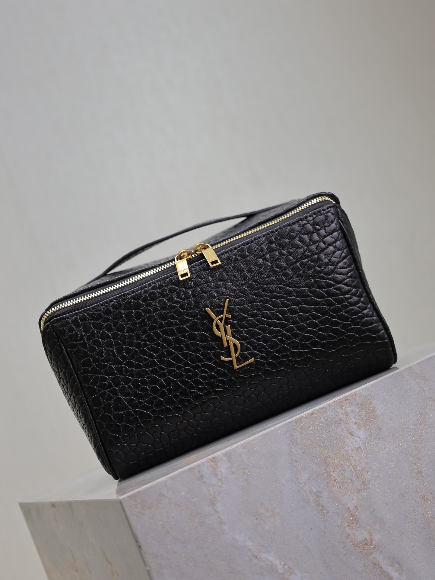 Y*L gaby vanity case in grained leather 21x13x13cm