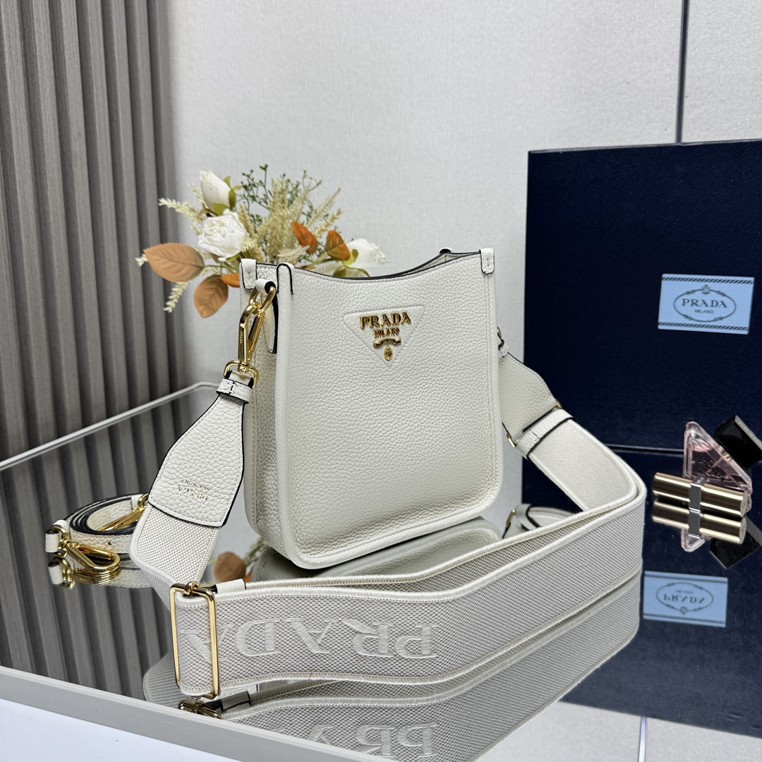 Pra*a leather mini shoulder bag 20x19x6cm