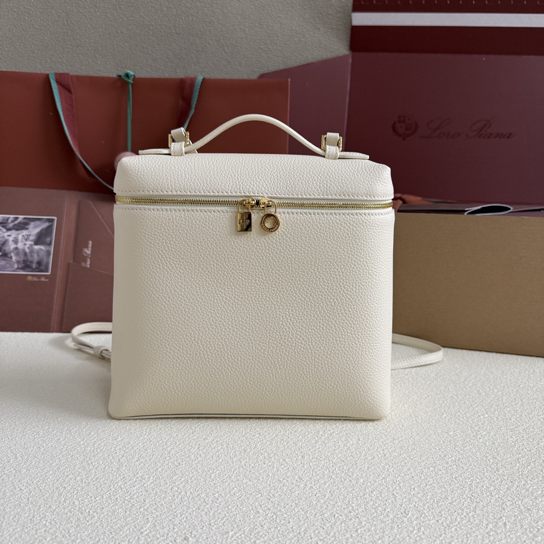 L**o p*ana extra pocket backpack l23.5 23x21x8cm