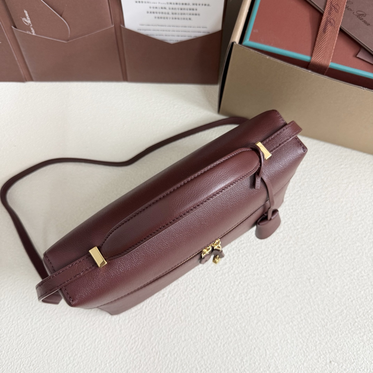L**o p*ana extra pocket l27 calfskin 16x27x10cm