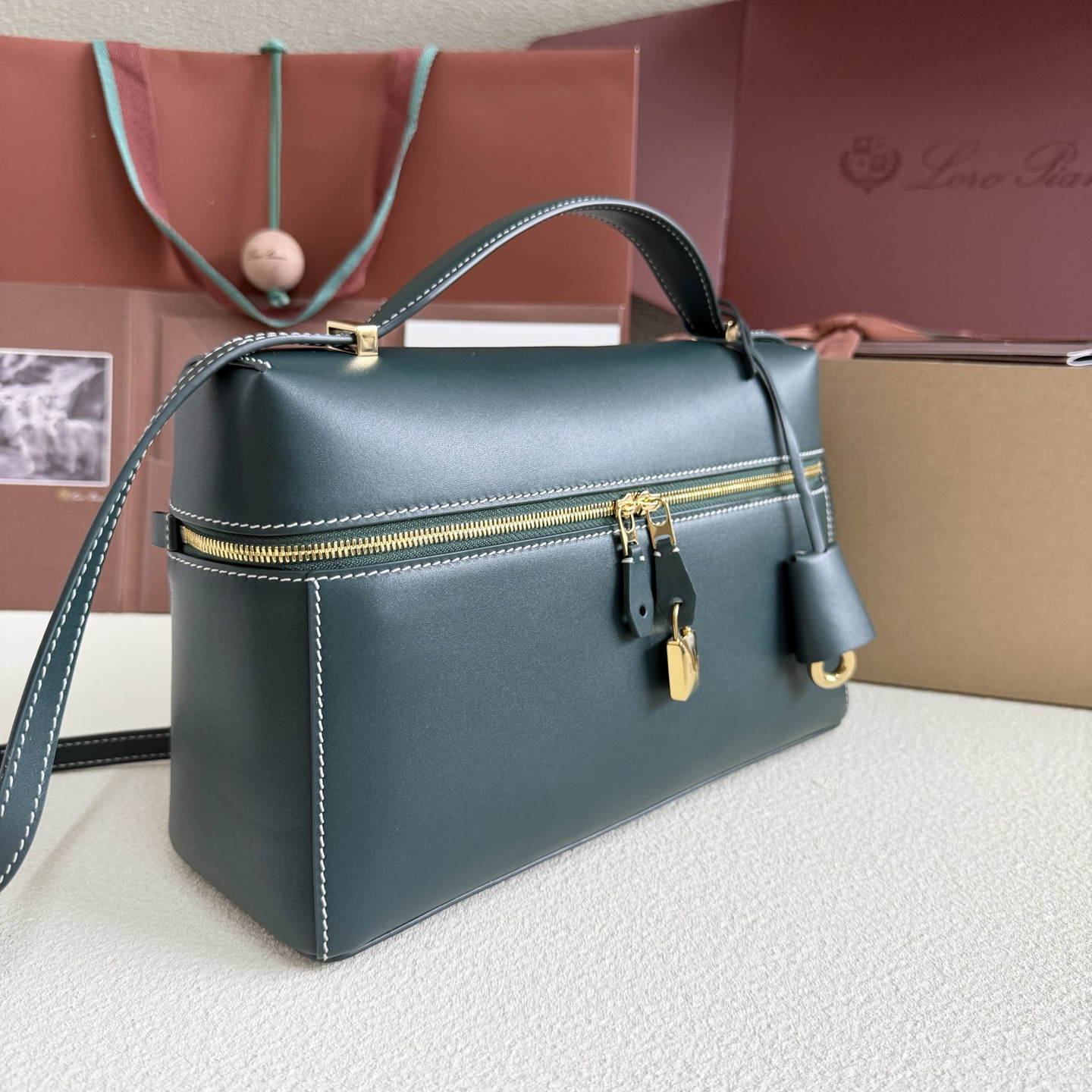 L**o p*ana extra pocket l27 calfskin 16x27x10cm