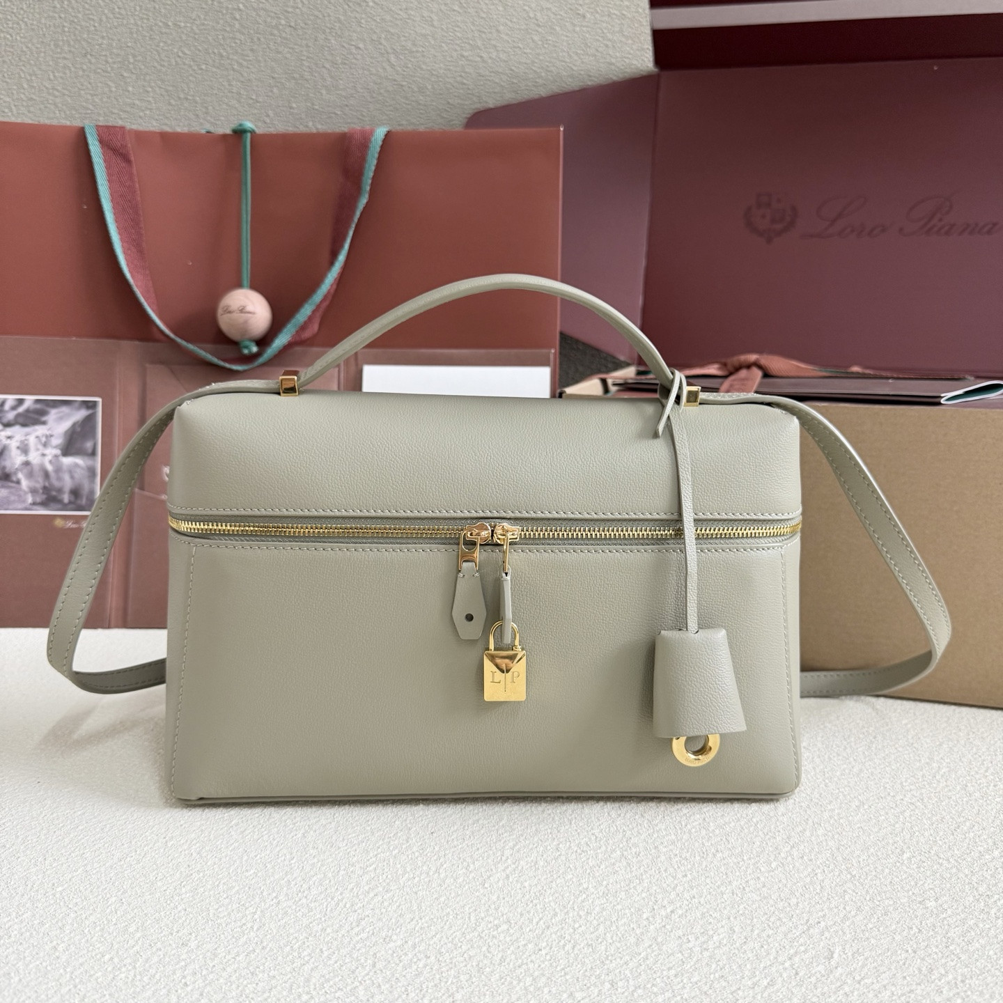 L**o p*ana extra pocket l27 calfskin 16x27x10cm