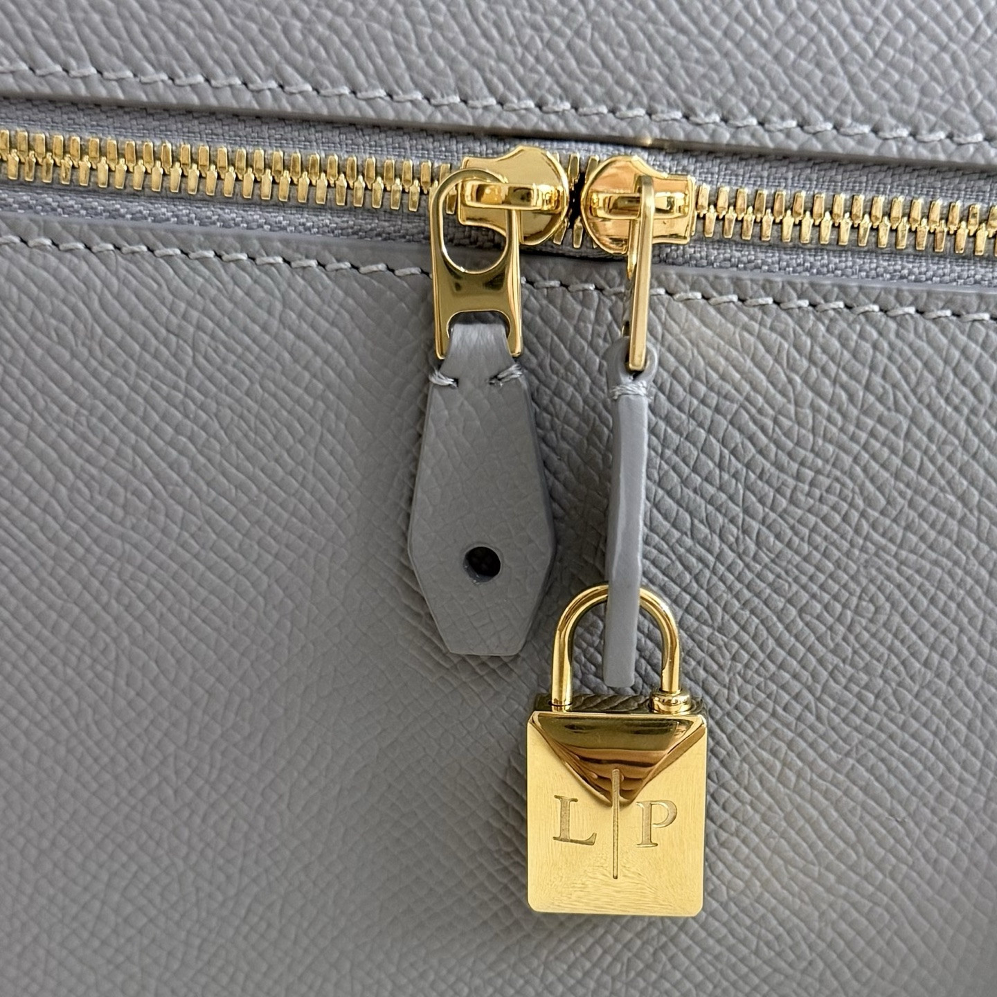 L**o p*ana extra pocket l27 calfskin 16x27x10cm