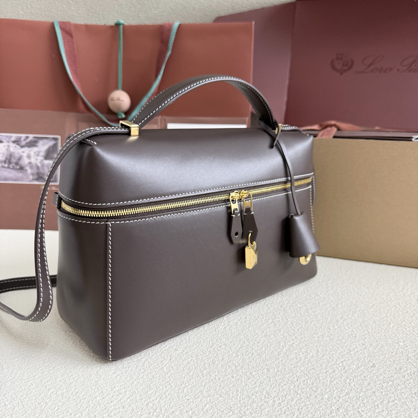 L**o p*ana extra pocket l27 calfskin 16x27x10cm