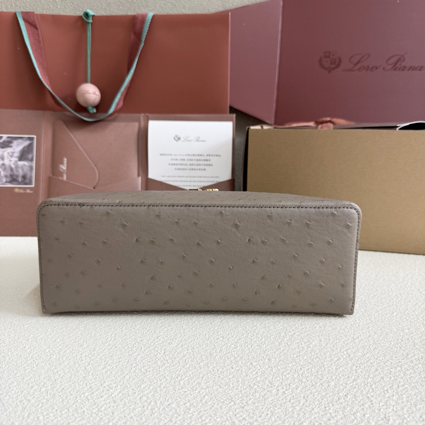 L**o p*ana extra pocket l27 ostrich-grained leather 16x27x10cm