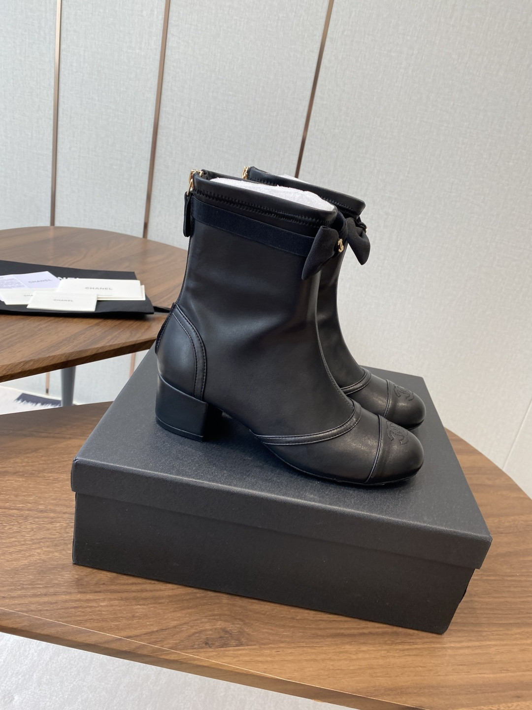 ua Ch*el short boots 5cm heel