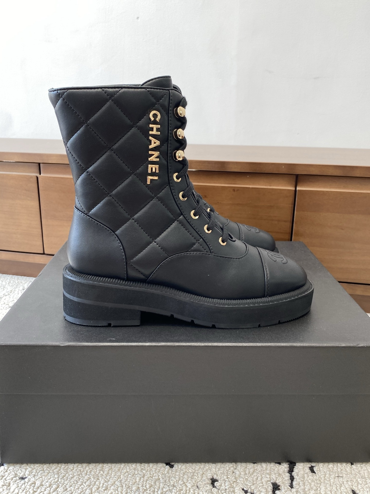 ua Ch*el boots