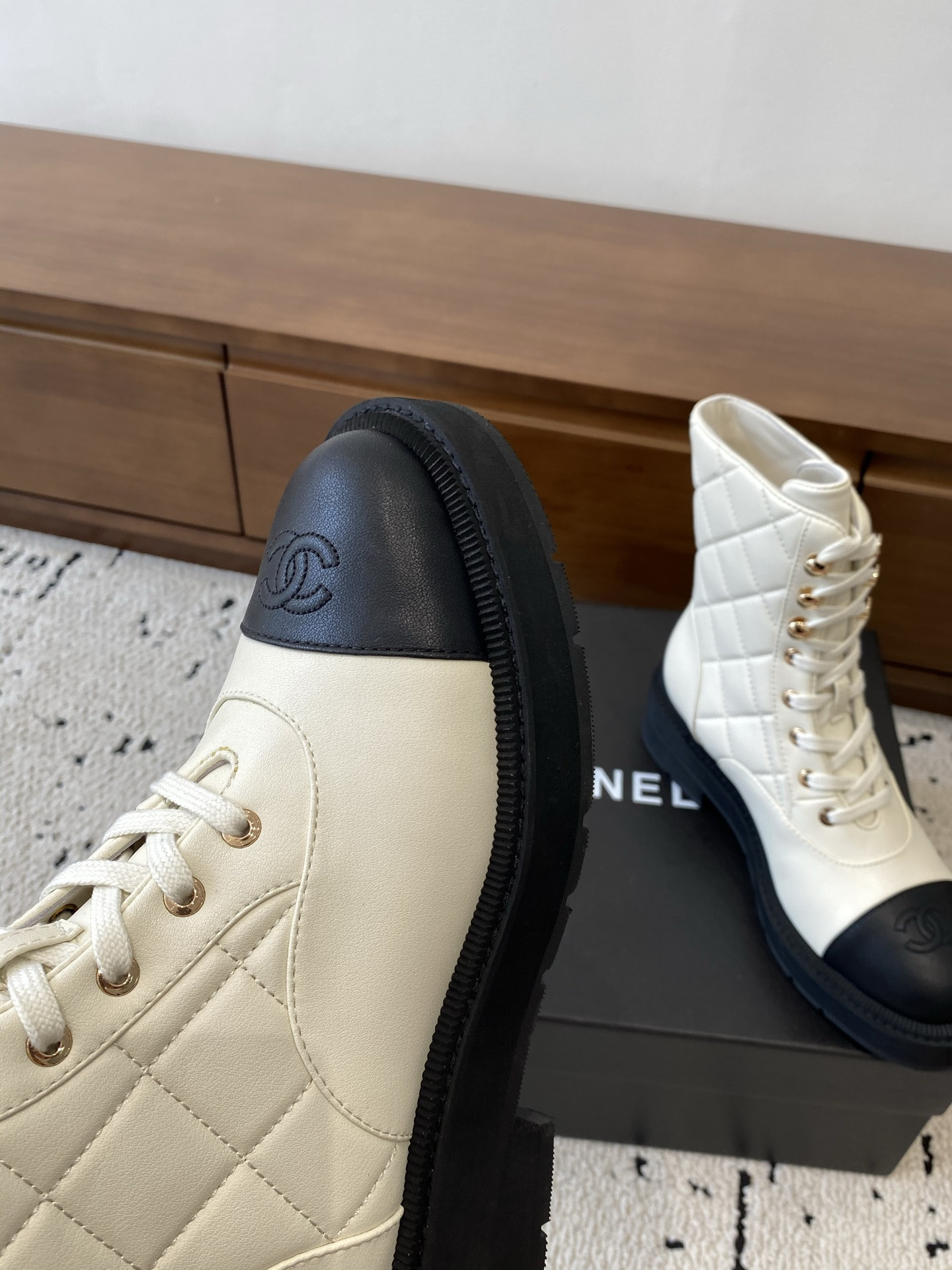 ua Ch*el boots