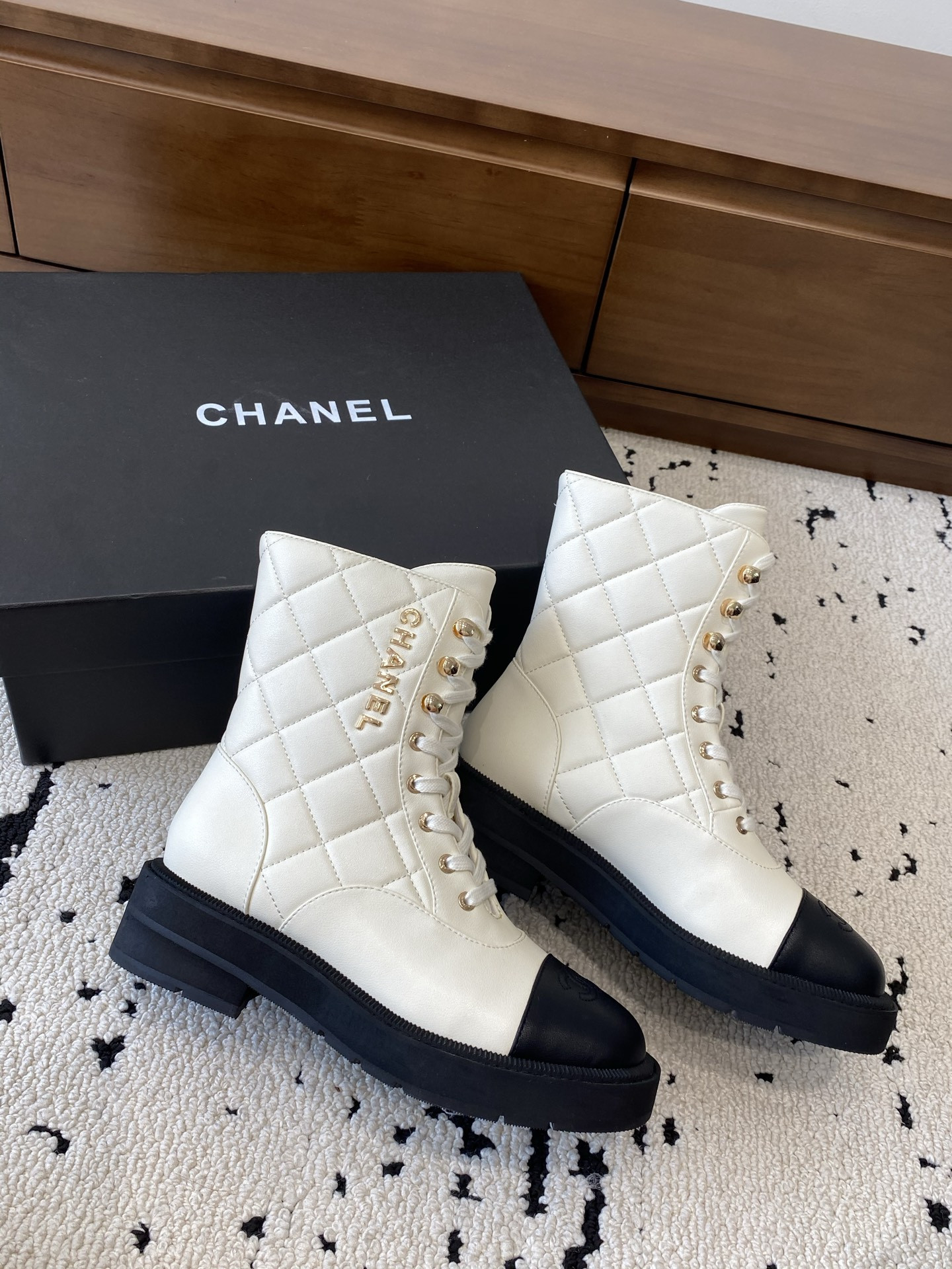 ua Ch*el boots