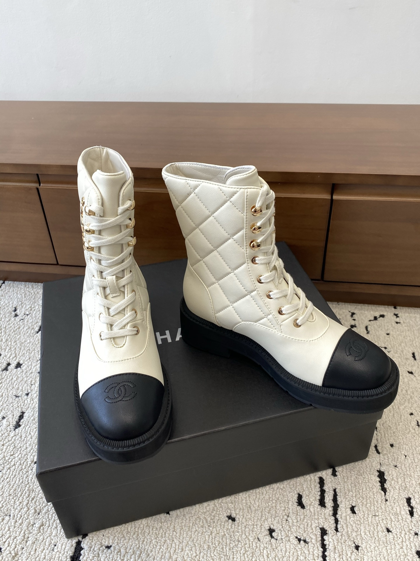 ua Ch*el boots