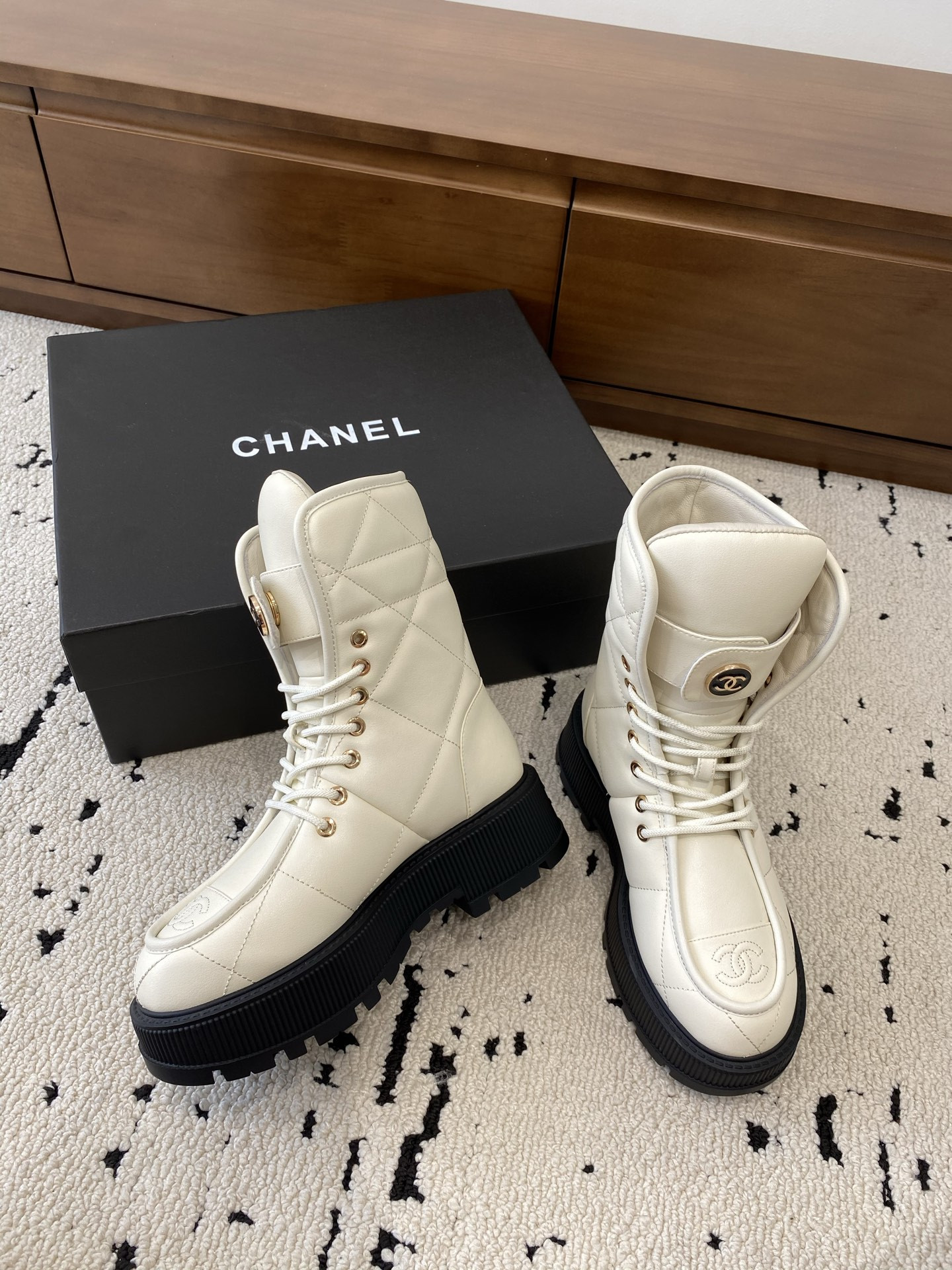 ua Ch*el boots