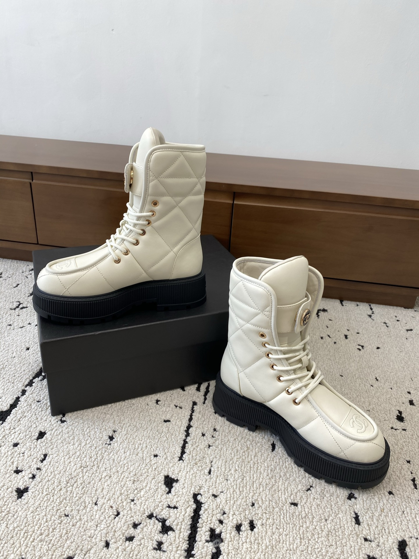 ua Ch*el boots