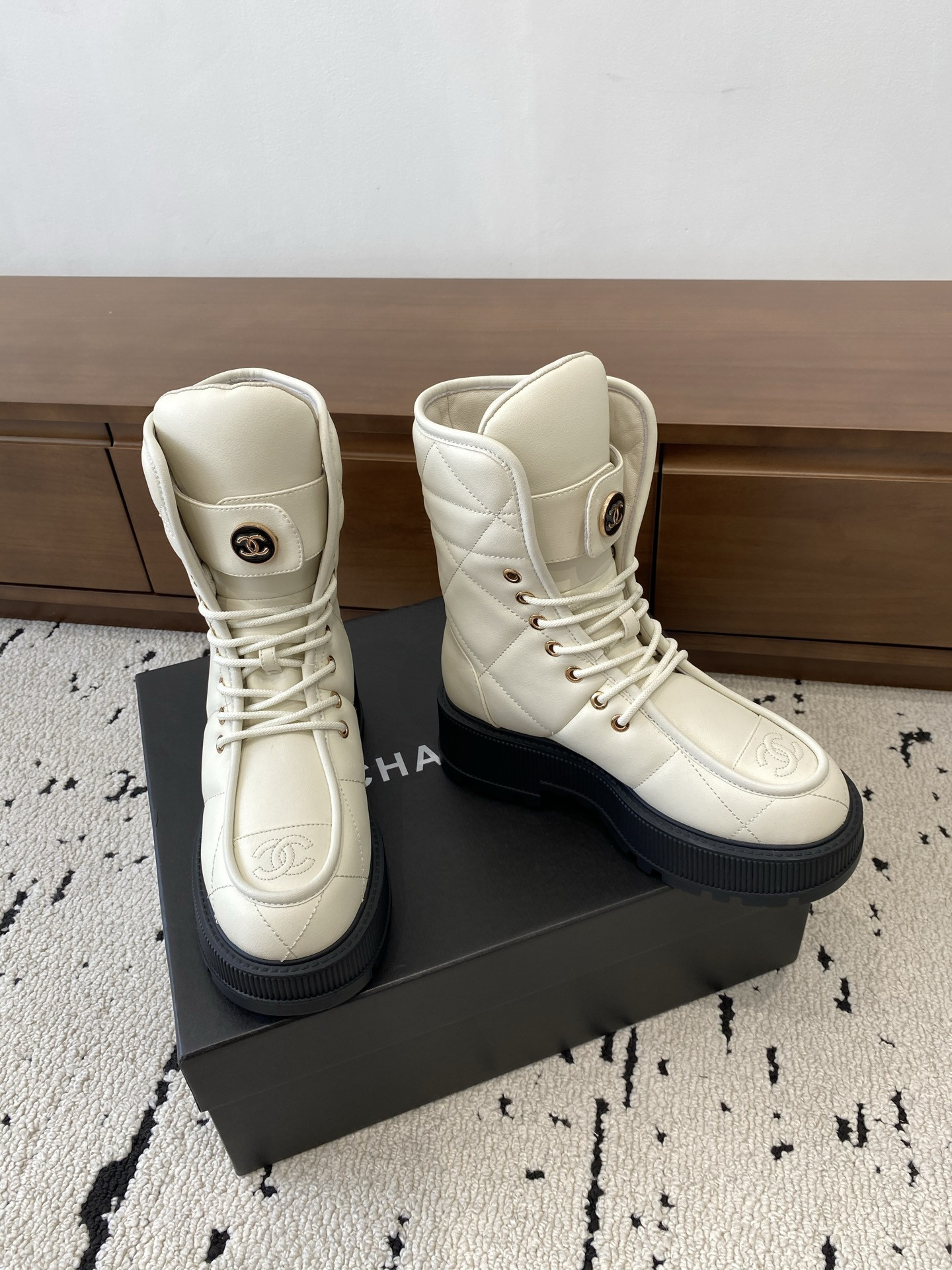 ua Ch*el boots