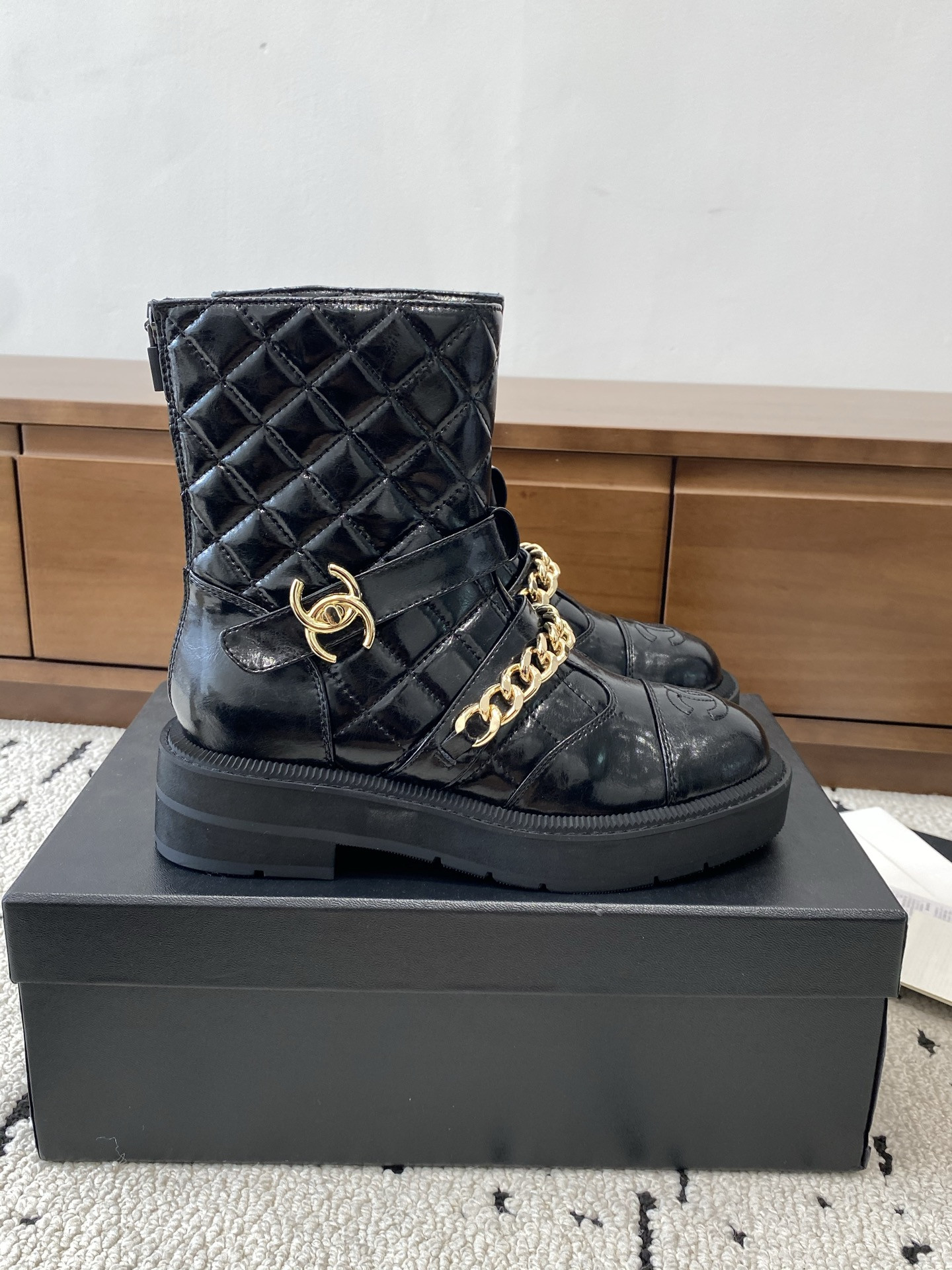 ua Ch*el boots