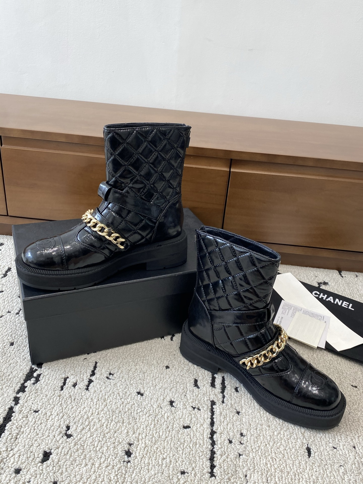 ua Ch*el boots