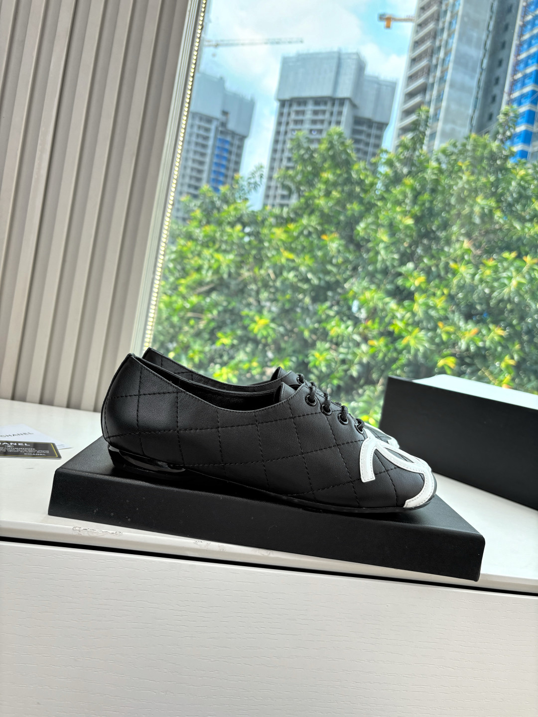 ua Ch*el ballet flat