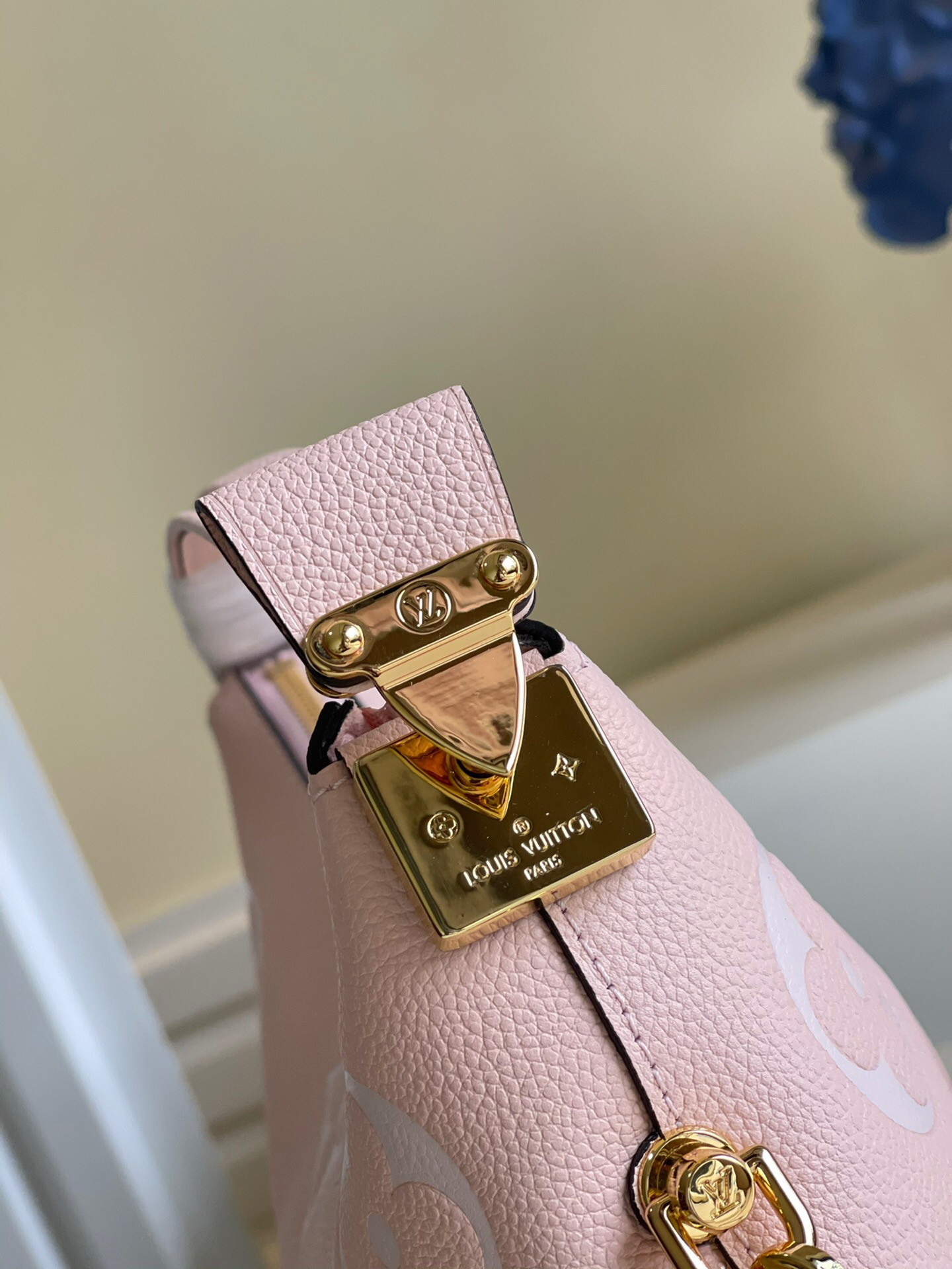 LV MARSHMALLOW M45697