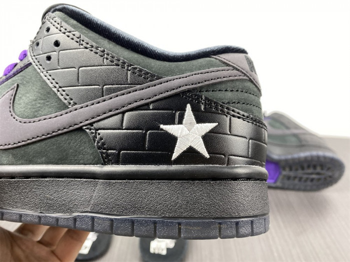 Familia x Nike SB Dunk Low “First Avenue” DJ1159-001