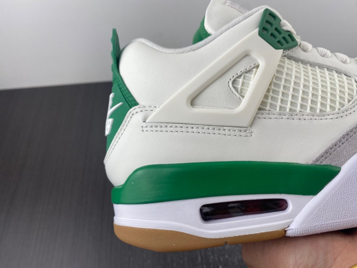 Nike SB x Air Jordan 4 ‘Pine Green’ DR5415-103