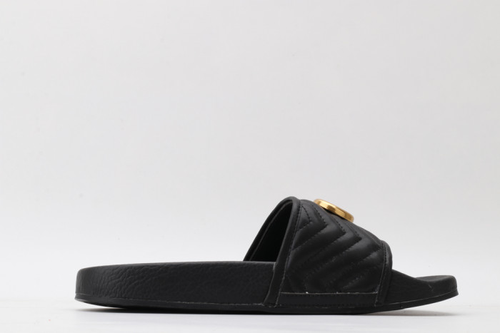 G*u*i slippers