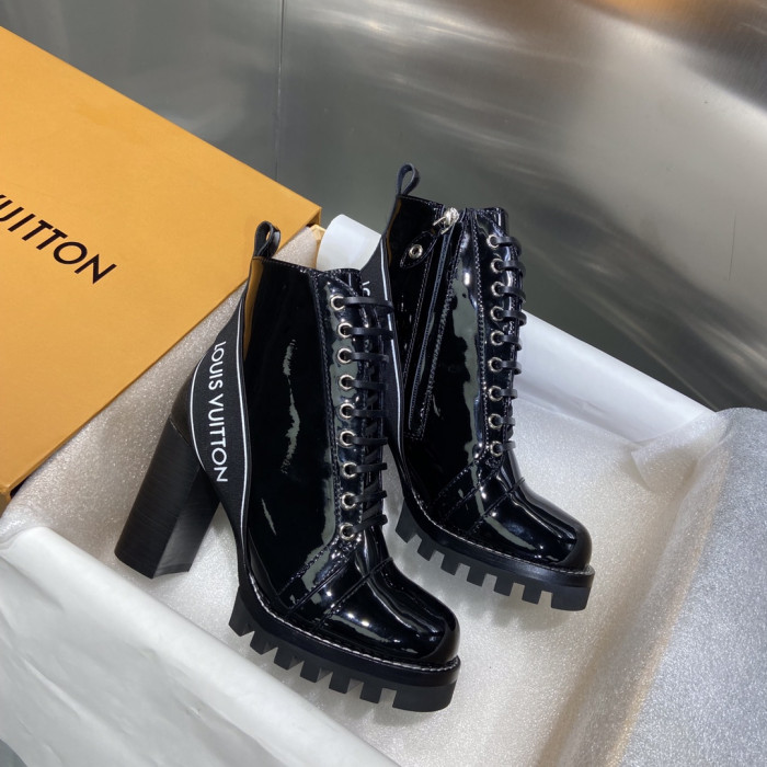 LOUS VUITO BROWN STAR TRAIL ANKLE BOOTS