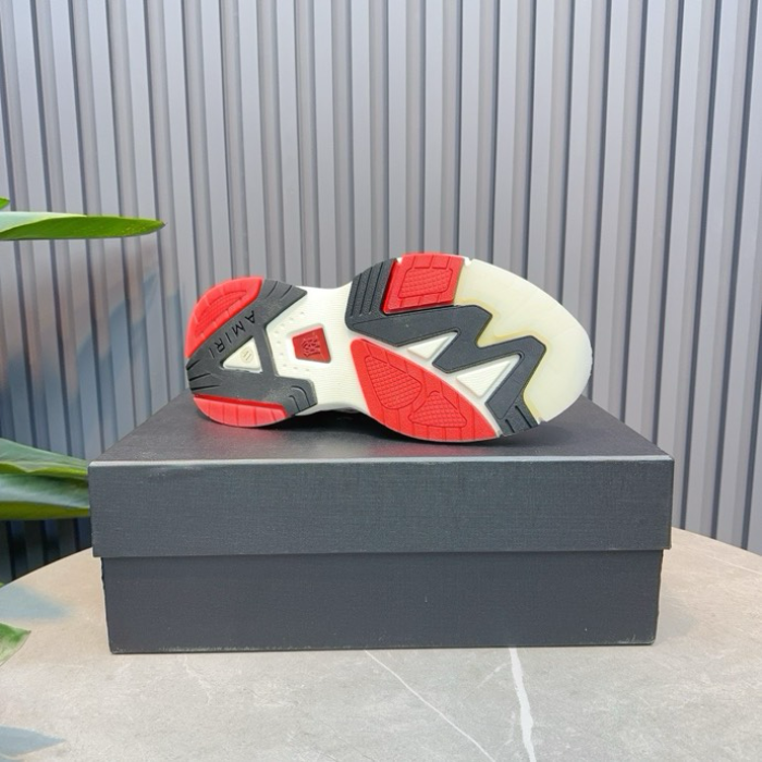 AR1M1 Low-Top Sneaker