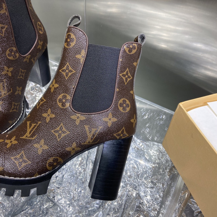 LOUS VUITO BROWN STAR TRAIL ANKLE BOOTS