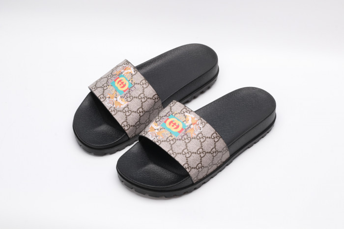G*u*i slippers