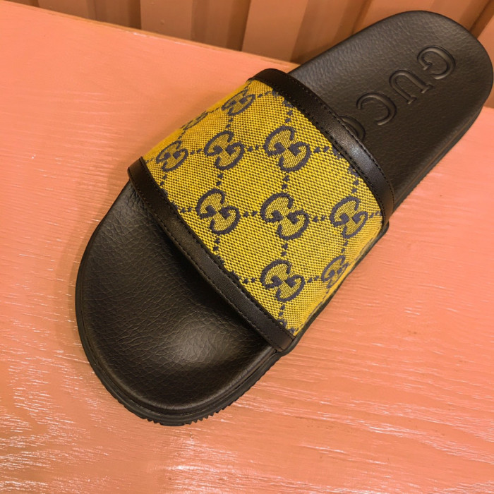 G*u*i slippers