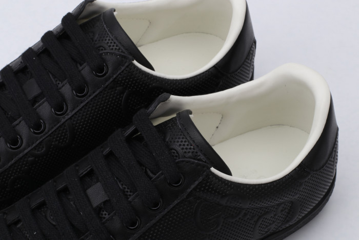 G*u*i low-top sneaker