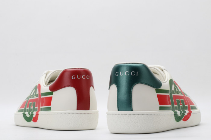G*u*i low-top sneaker