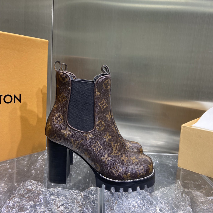 LOUS VUITO BROWN STAR TRAIL ANKLE BOOTS